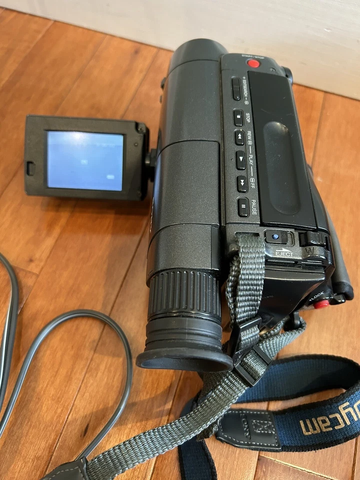Sony Handycam Vision CCD-TRV212 Video 8 Camcorder Recorder 26x - Image 2 of 4