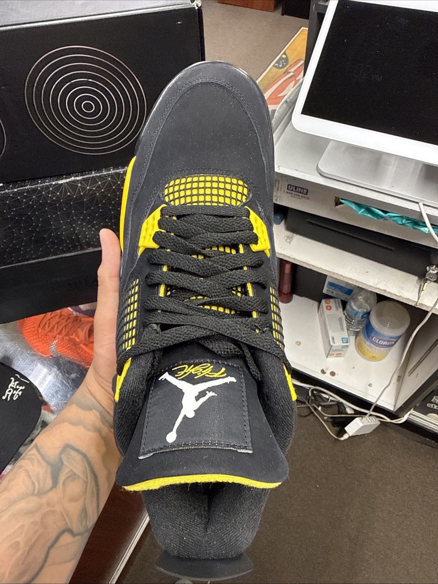 Jordan 4 Retro Thunder (2023) View 2