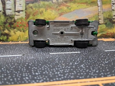 Hot Wheels Redline 1974 Alive 55 Enamel Green Opening Hood Nomad