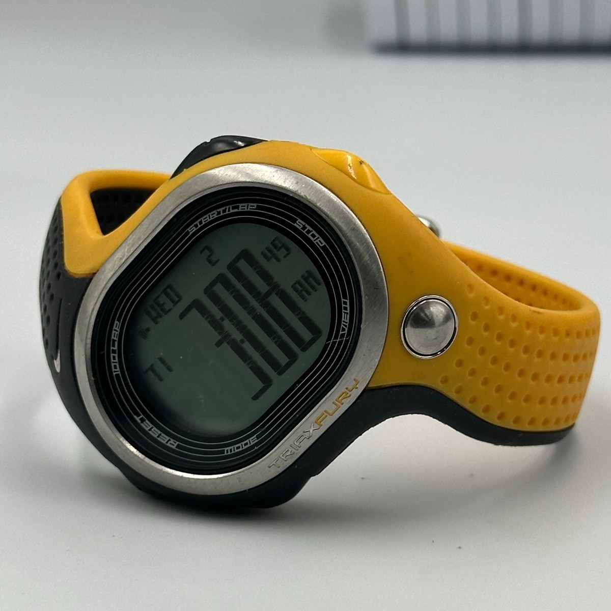 Nike TRIAX FURY 腕時計 Nike Triax Fury Digital Watch Men Black Yellow Backlight