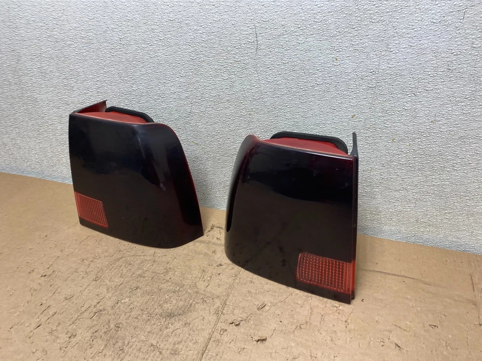 Juego de luces traseras negras izquierda+derecha Volkswagen Passat Wagon 1998-2000 OE S5271 DG Foto 2 de 4