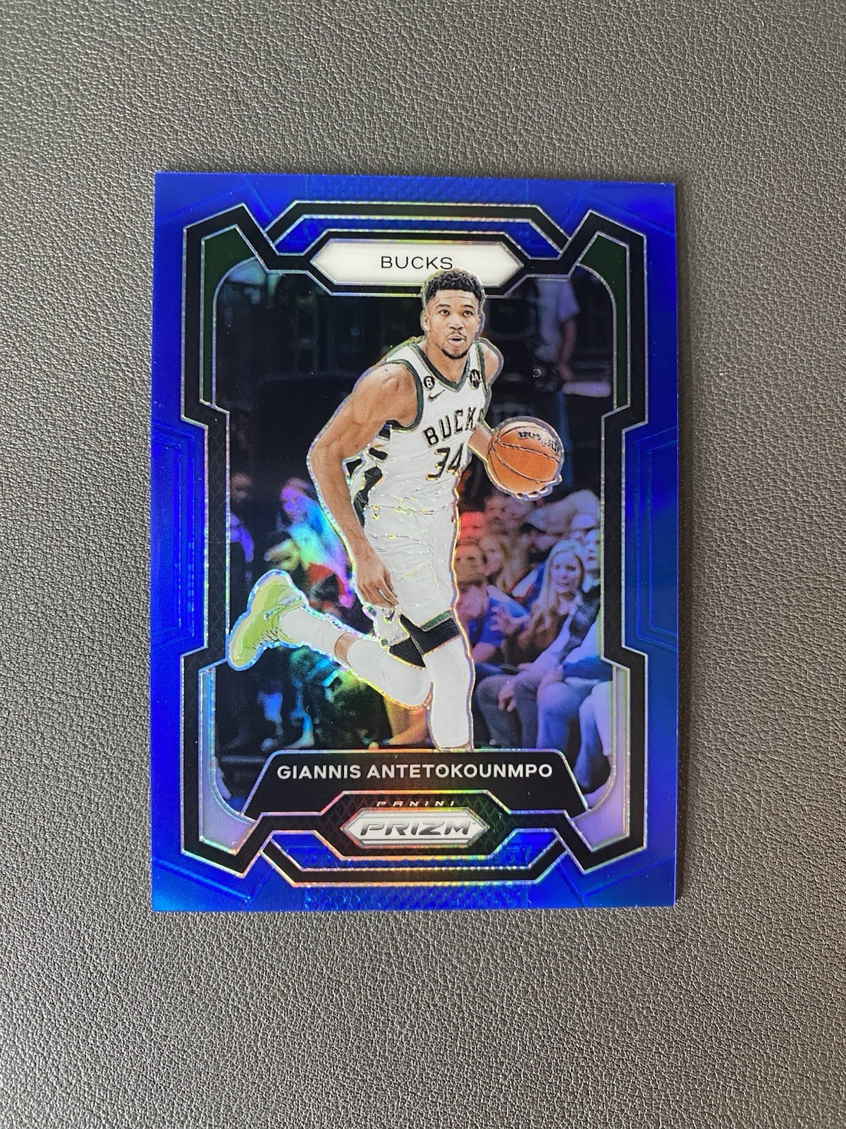 GIANNIS ANTETOKOUNMPO 2023-24 Panini Prizm #103 True Blue Bucks /199