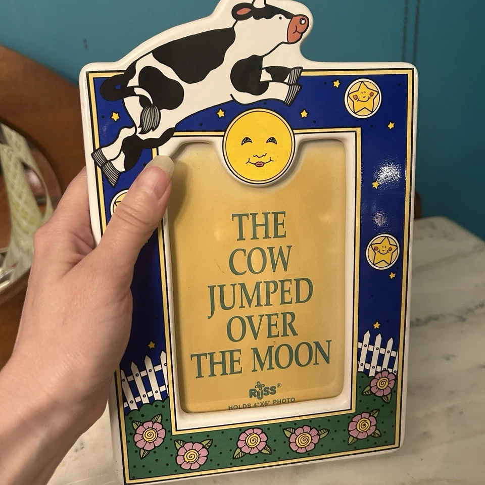 Marco de fotos Russ con rima infantil de vaca saltada sobre la luna 4" X 6" cerámica para niños Foto 2 de 4