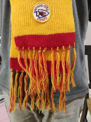 Vintage Kansas City Chiefs knitted Winter Scarf - Picture 5 of 9