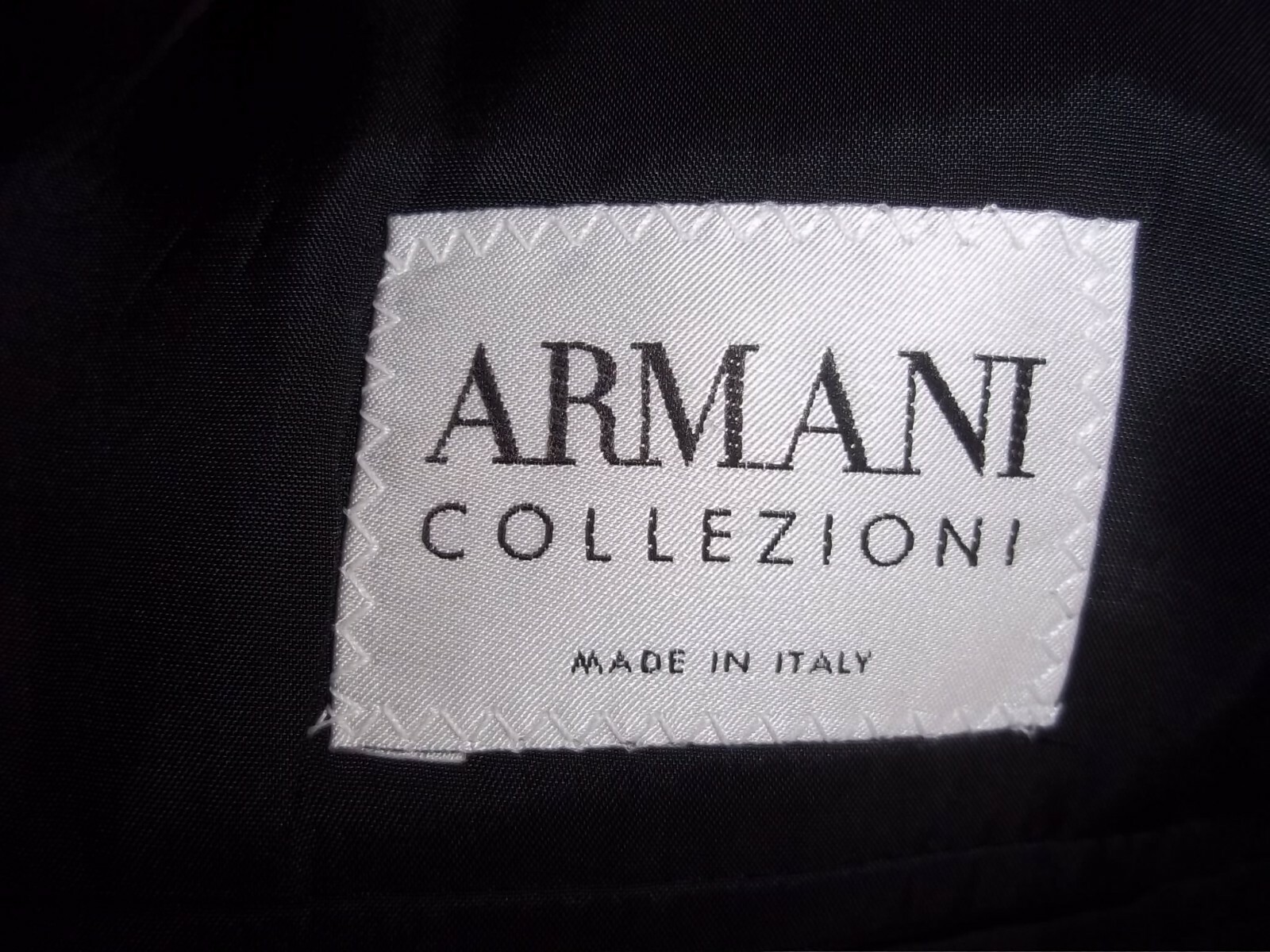 (( Armani Collezioni 3Button Solid Black Wool Bla… - image 8