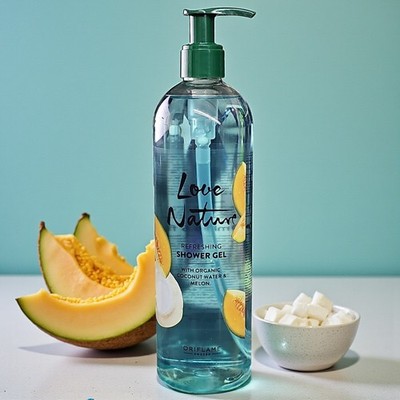 Oriflame Love Nature erfrischendes Duschgel XXL Kokosnusswasser & Melone Schaum