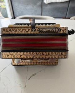HOHNER AMZIOX Small Button Accordion 10 Treble/4 Bass, Black/Beige/Red, Case.
