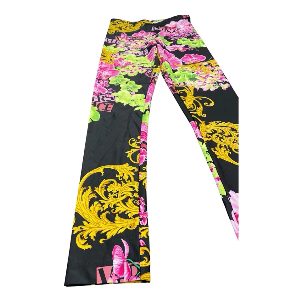 Versace Barroco Floral Logo Estampado Pantalones Negro Rosa Leggings Italia Talla 40 EE. UU. 8-10 Foto 2 de 4