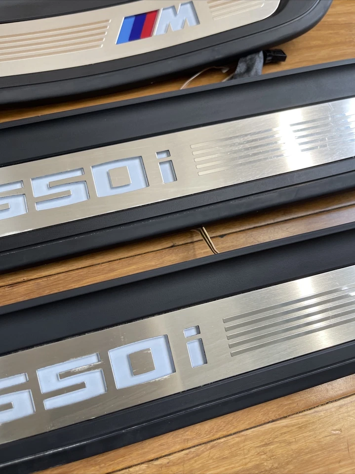 OEM 2015-2022 BMW 530I 540 M550i placa de desgaste del umbral de la puerta delantera + trasera *NOTA Foto 3 de 4