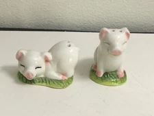 Cute Country Pigs Salt and Pepper Shakers W/ Stoppers