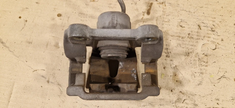 Задний левый суппорт бокового тормоза водителя для Chrysler 300C V6 2011-2014 годов выпуска - Изображение 3 из 3