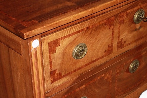 Comò francese di inizio 1800 stile Luigi XVI in legno di noce con intarsi - Foto 2 di 10
