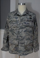 U.S Air Force Camouflage Utility Coat Authentic Size 40 S Patches Military