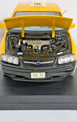 Maisto 1:18 Chevrolet Impala Yellow Cab Chicago Taxi Diecast Model