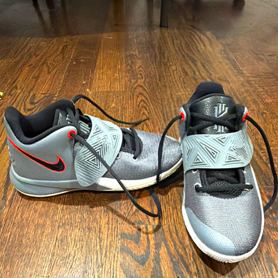 New Nike Kyrie Flytrap III GS Unisex Kids Basketball Sneakers 3.5Y