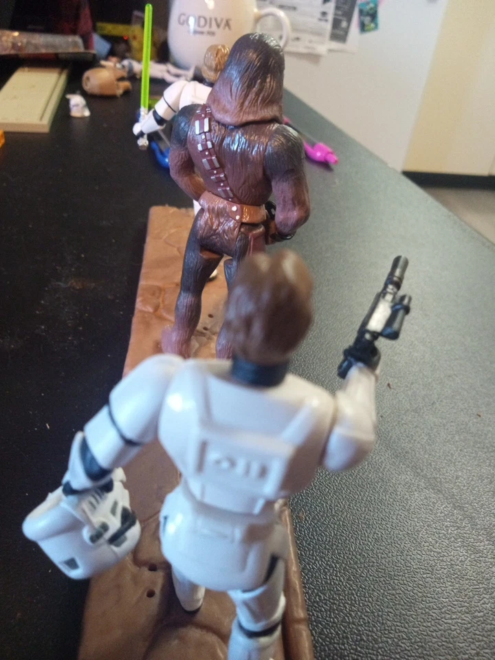 Lote de 3 figuras de acción de Star Wars incluyendo Chewbacca, Han Solo, Luke Skywalker Foto 3 de 4