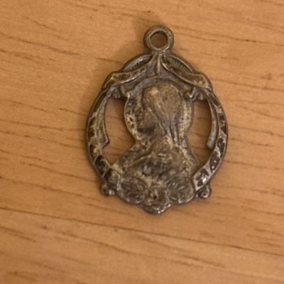 Vntg Catholic scapular medal