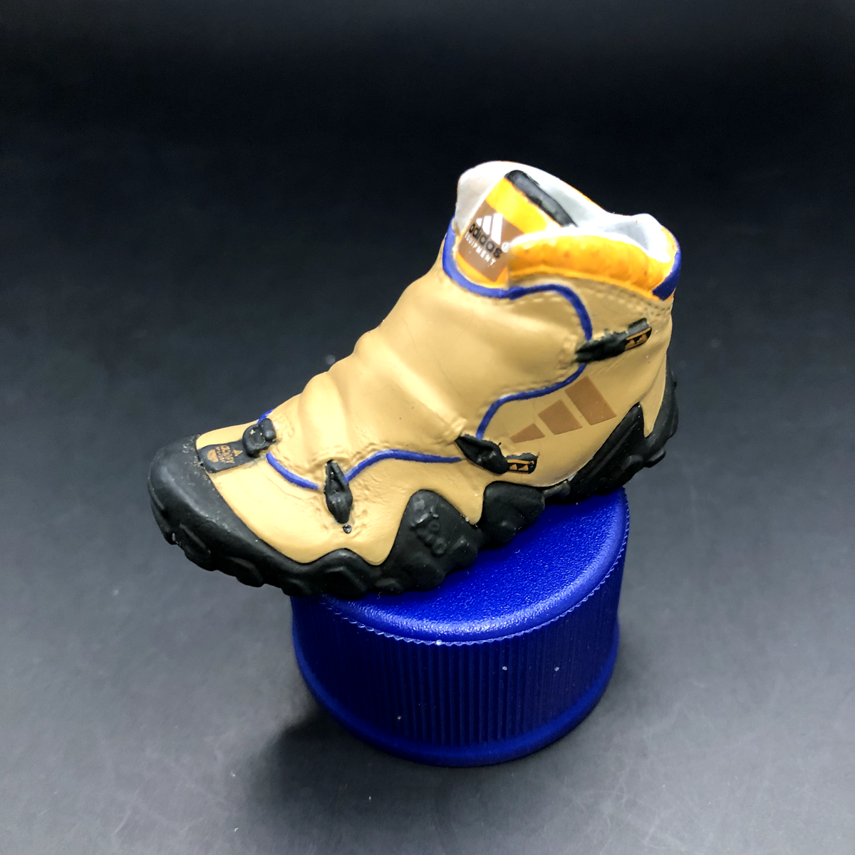 25 EQUIPMENT BADLANDER PEPSI adidas sneakers mini figure bottle