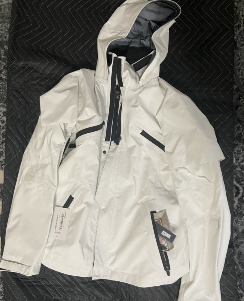 Acronym J1B-GT 3L Gore-Tex Pro Interops Jacket size MEDIUM Acronym J1B-GT 3L Gore-Tex Pro Interops Jacket size MEDIUM