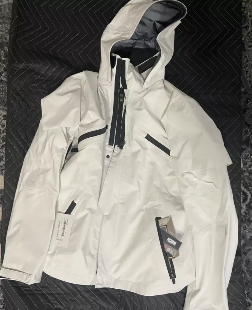 Acronym J1B-GT 3L Gore-Tex Pro Interops Jacket size MEDIUM