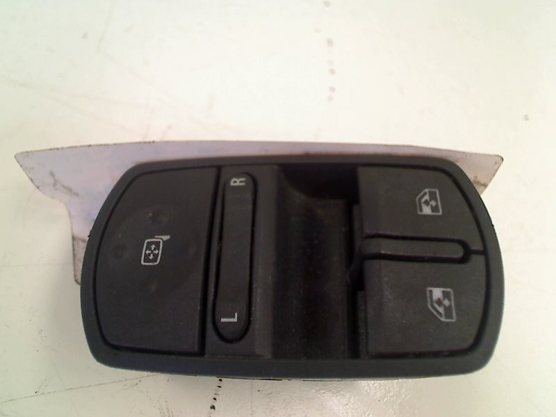 SWITCH FOR ELECTRIC WINDOW REGULATOR LEFT FRONT 2 RAMEN CORSA D 2008 13258521AA