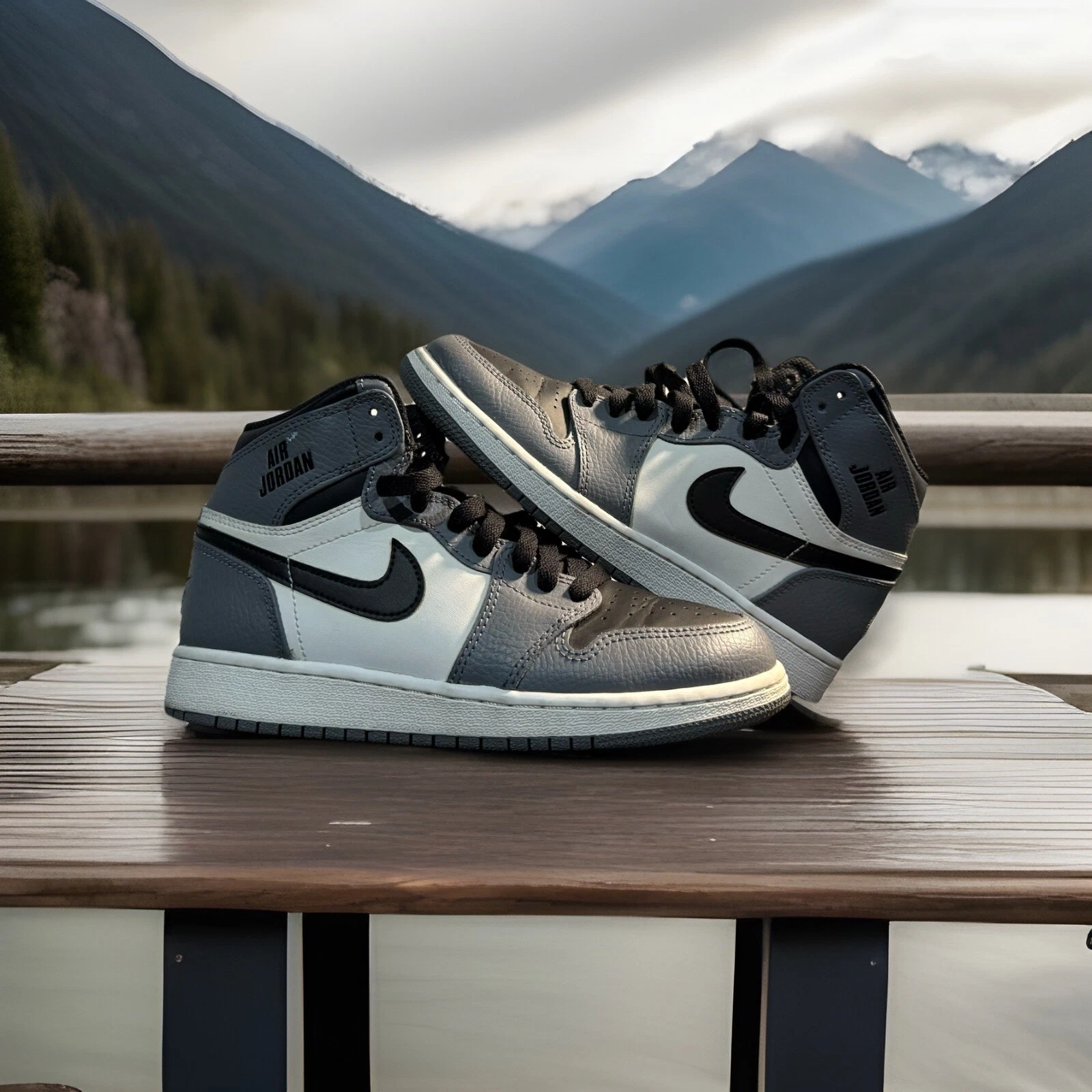 Nike Air Jordan 1 "RARE AIR" High Cool Grey White Black GS taglia 4 5Y 705300 024