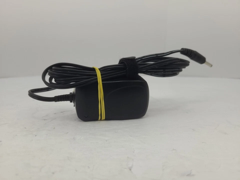 Adaptador CA Insignia Modelo MW3N515EL Entrada 100-240V 50-60Hz 170mA Salida 5V Foto 3 de 3