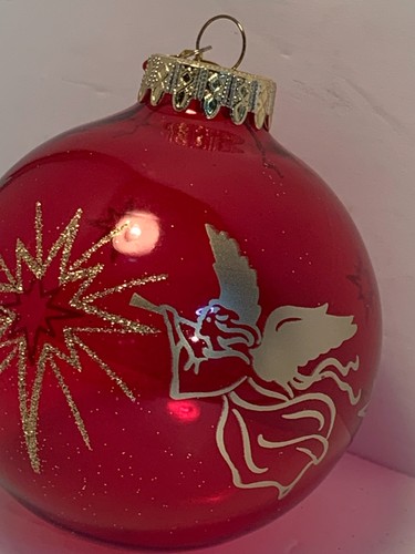 Bronner's CHRISTmas Wonderland Ornament, klares rötliches Glas mit goldenen Engeln - Bild 2 von 6