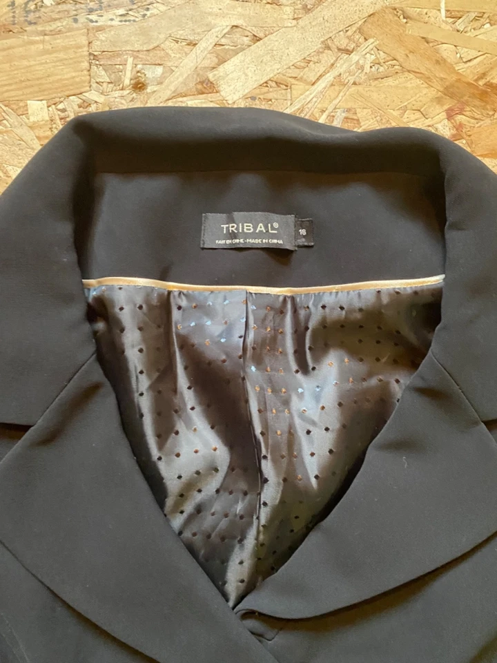 Black « Tribal » Blazer Size 16 (Large) Regular Cropped Fit - Image 3 of 4