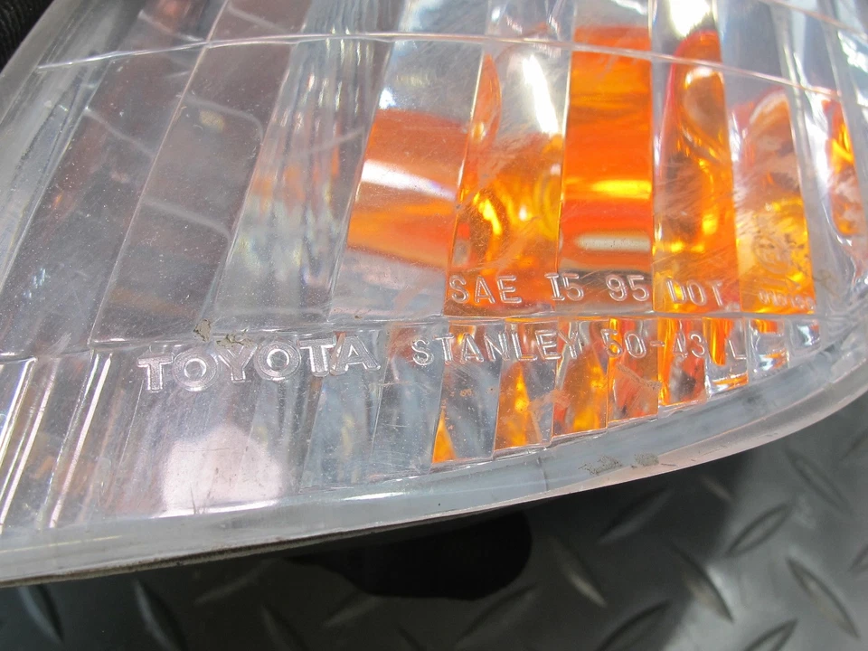 98-00 LEXUS UCF20L LS400 FRONT LEFT DRIVER SIDE TURN SIGNAL LIGHT LAMP OEM - Image 3 of 4