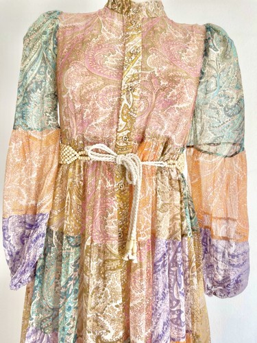 Vestido Zimmermann Brighton Patchwork Estampado de Cachemira Seda Midi Talla 0-XS/S Revestimiento - Imagen 12 de 24