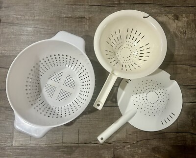 2 Pc Tupperware Colander Strainer Locking Lid Plastic & Large Plastic Strainer