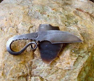 HAWKBILL FLINT & STEEL FIRE STRIKER  NECK KNIFE