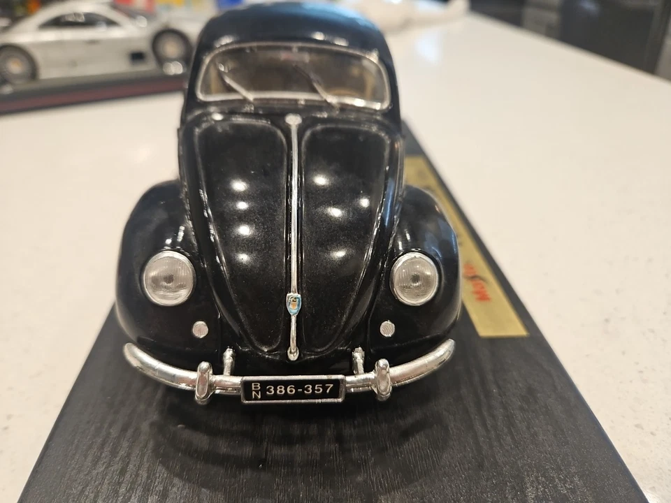 Volkswagen Beetle 1951 sedán Maisto edición especial 1:18 negro Foto 3 de 4