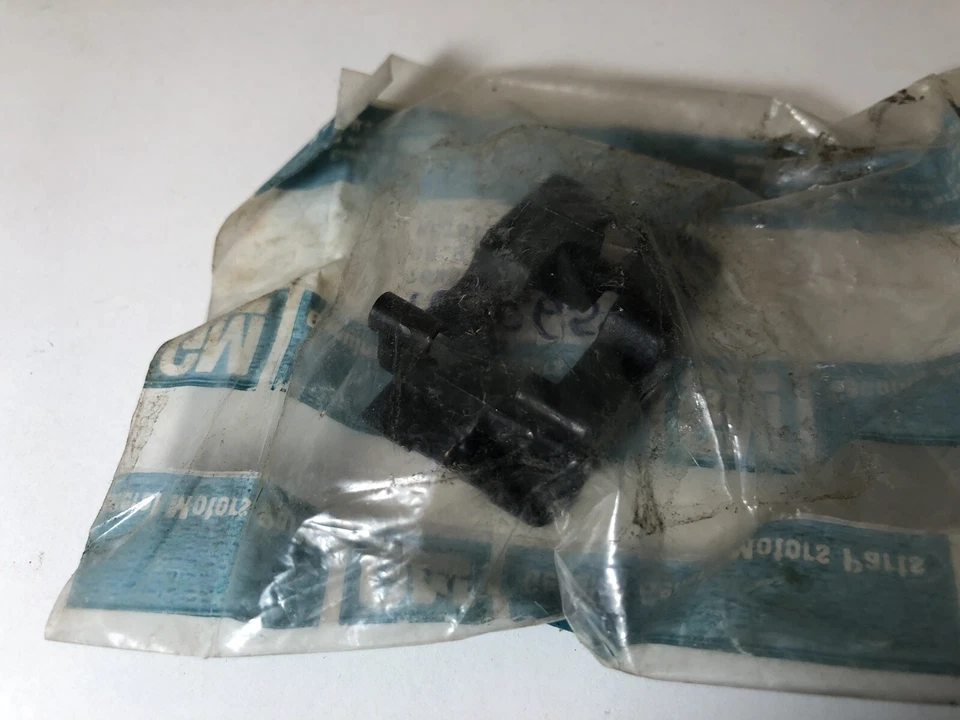 Clip de retención de varilla de hélice para capó Chevy Celebrity Pontiac 6000 NOS GM 10026596 NUEVO OEM Foto 3 de 3