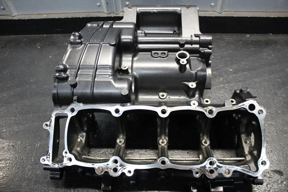 08-11 HONDA CBR1000RR CBR 1000 MOTOR CRANKCASE CRANK CASES BLOCK TOP HALF 2008 0 - Image 3 of 4