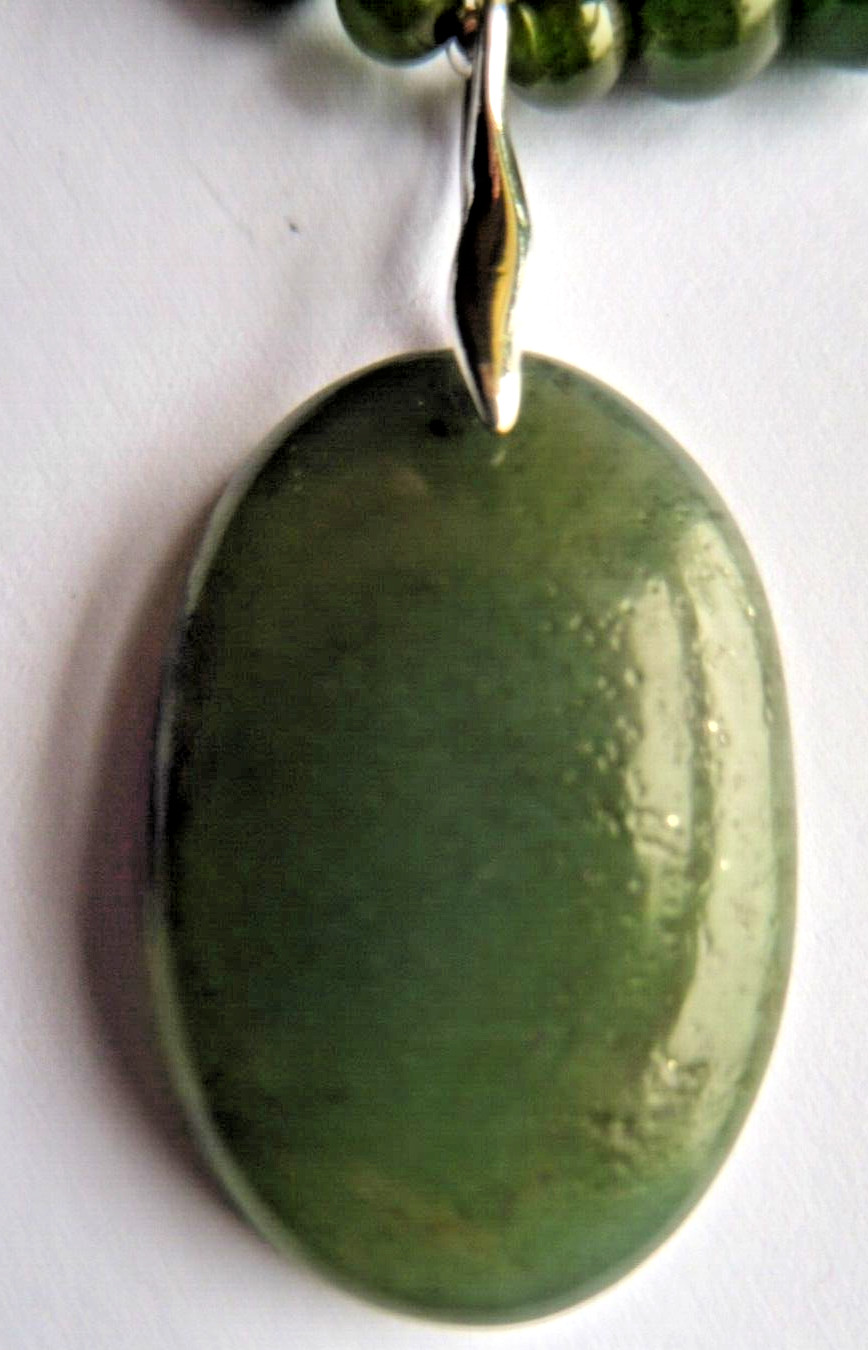 Collier en jade de Birmanie véritable et argent massif une parure de prestige