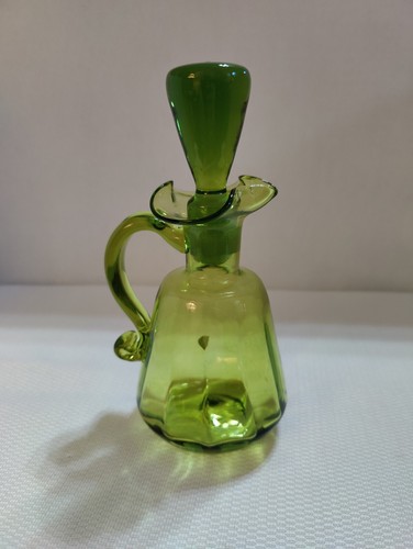 Vintage OLIVE GREEN BLOWN ART GLASS CRUET & STOPPER 7” Tall - Picture 3 of 9