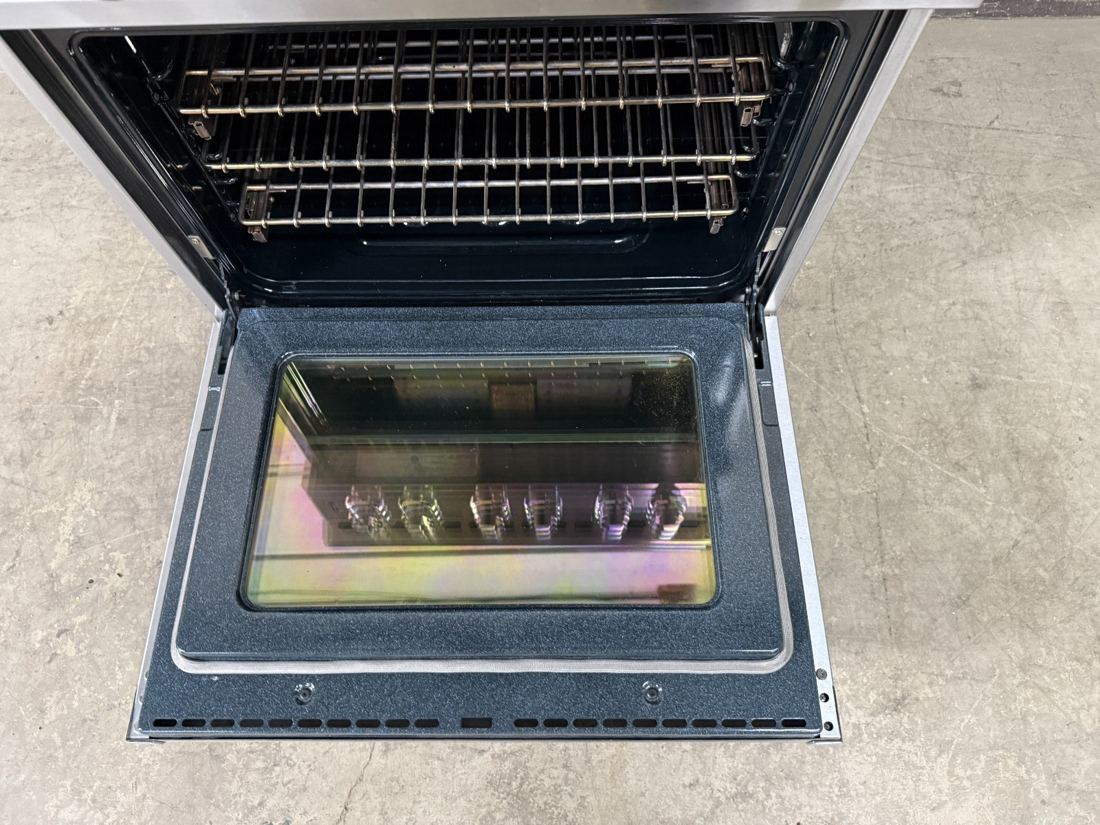 VIKING VISC5304BSS - 30" Professional Induction Range Oven 4 Burner Stainless