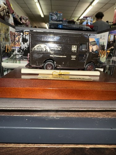 Rare! 90th anniversary UPS delivery truck, corporate promotional diecast model. - Picture 3 of 4