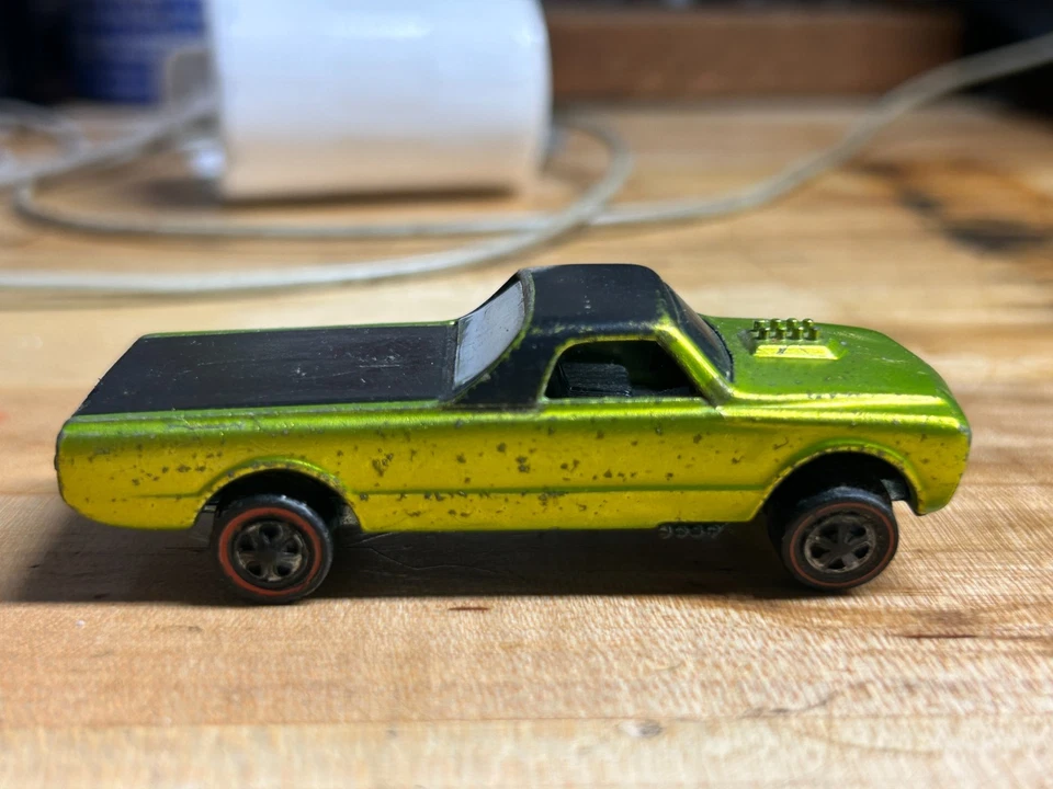 Coche lateral de flota personalizado verde anticongelante Hot Wheels línea roja Foto 2 de 4