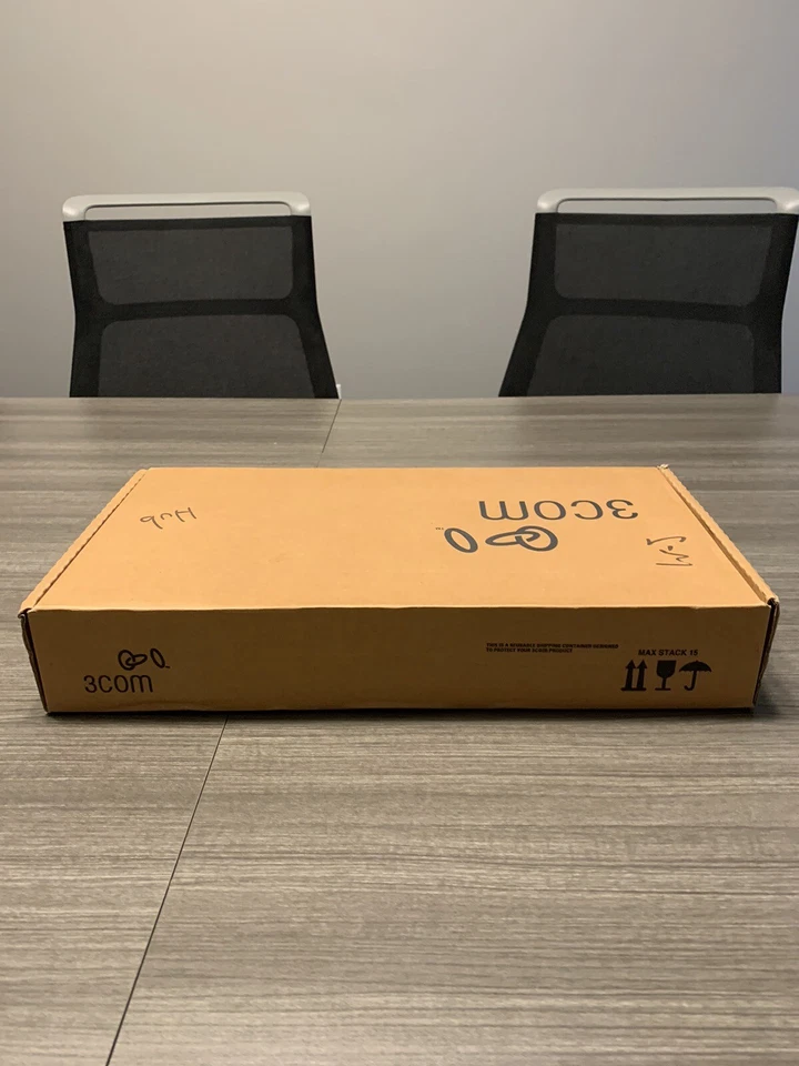 💥3Com 3C16465C SuperStack 3 24-Port Baseline 10/100 Switch W/power cord - Image 3 of 4