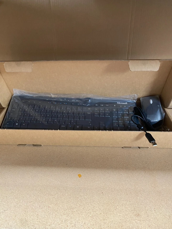 ((( French (Canada)  ))) Microsoft Wired Desktop 600 Keyboard + Mouse (QWERTY) - Image 3 of 4