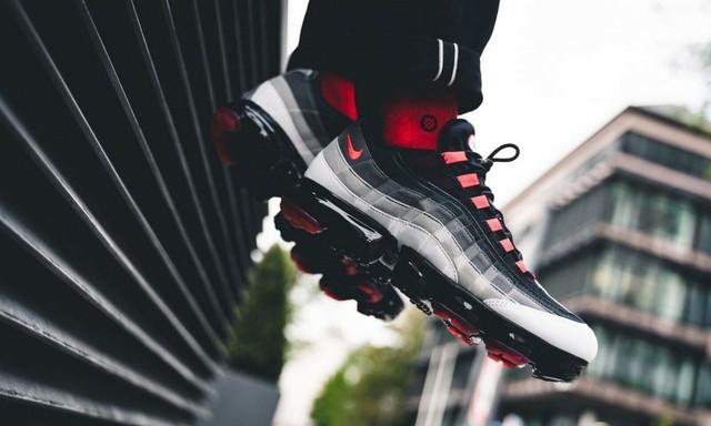 nike air vapormax 95 comet