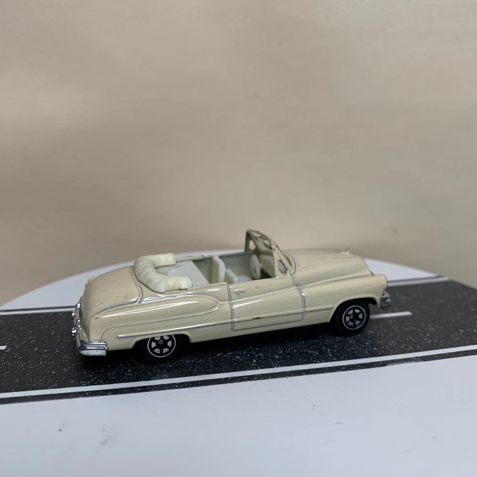 Yatming #8904 1950 Buick Roadmaster super conversível bege creme escala 1:64 quase perfeito - Imagem 2 de 4