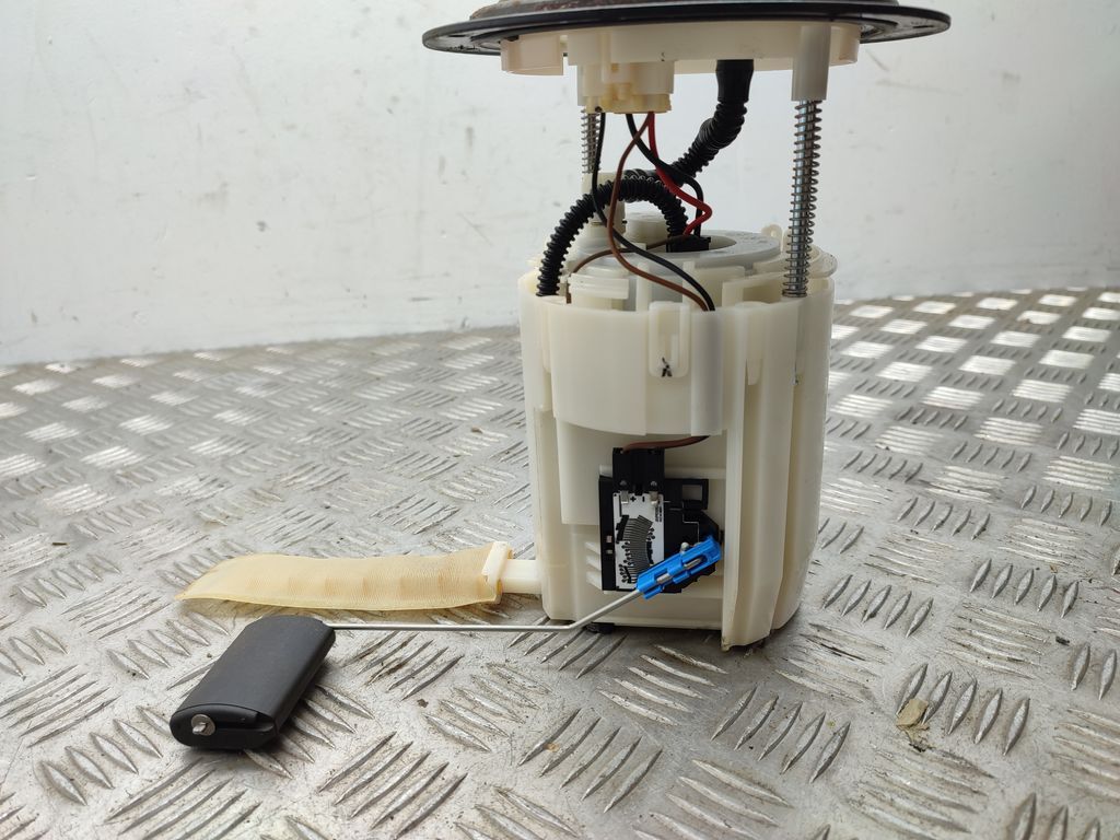 KIA Ceed 2016 Petrol in tank fuel pump level sender 31110A2200 SAU53103