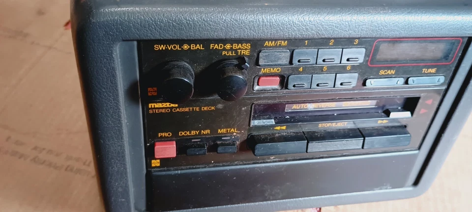 Mazda B2600 1989 4x4 M/T radio combo consola usado OEM Foto 2 de 4