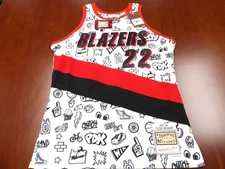 MITCHELL & NESS NBA PORTLAND TRAIL BLAZERS CLYDE DREXLER DOODLE SWINGMAN JERSEY