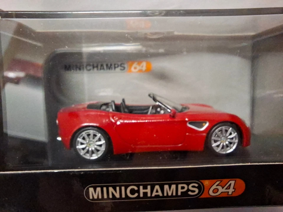 Minichamps 64 Alfa Romeo 8C Spider limitata a 5040 pz (DV013) - Immagine 2 di 3