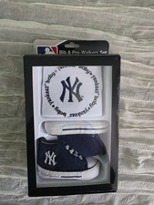 New York Yankees MLB Baby Bib  Pre Walker Booties Set Officially Licensed NEW